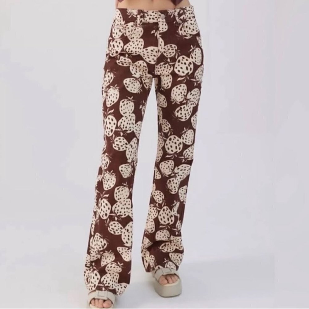 NWOT BDG Brown and White Strawberry Print 90’s Bootcut‎ Jeans 27